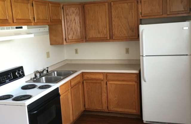 725 W. 61st Street - 2 Bedroom 1.5 Bath plus utilities photos photos