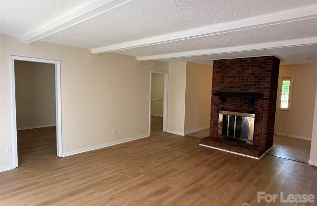6341 Round Hill Road Gallery 3