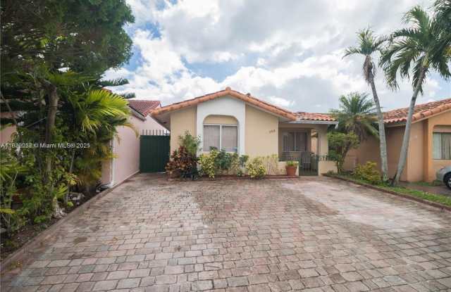 2524 W 65th St photos photos