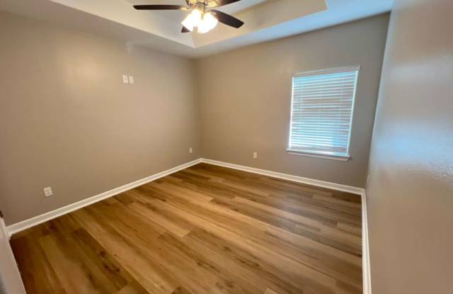 5511 North 36th Lane photos photos