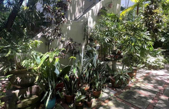 814 Michigan Ave photos photos