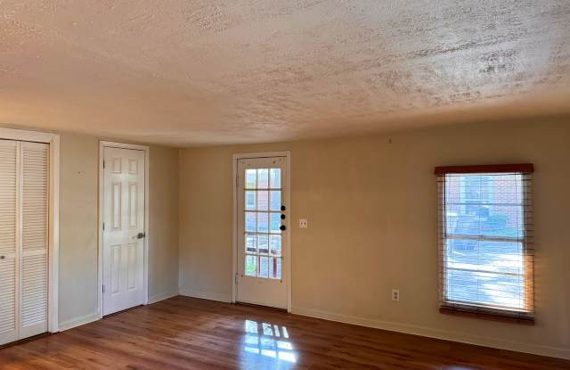 2410 Cambridge Avenue - Rear Gallery 3