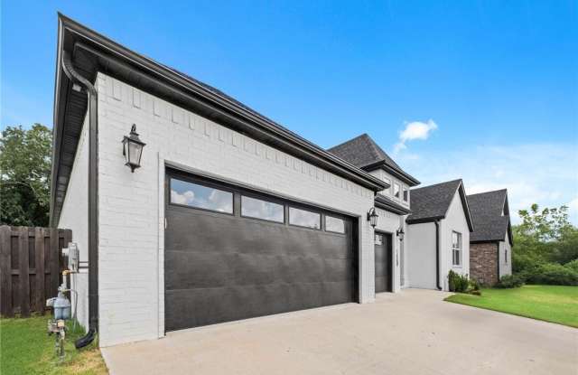 1440 Westridge Lane Gallery 3