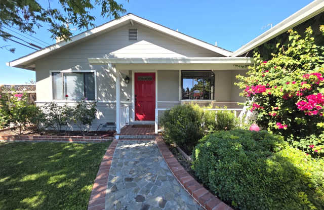 Delightful Single Story 2/2 with Expanded Bath and Beautiful Gardens photos photos