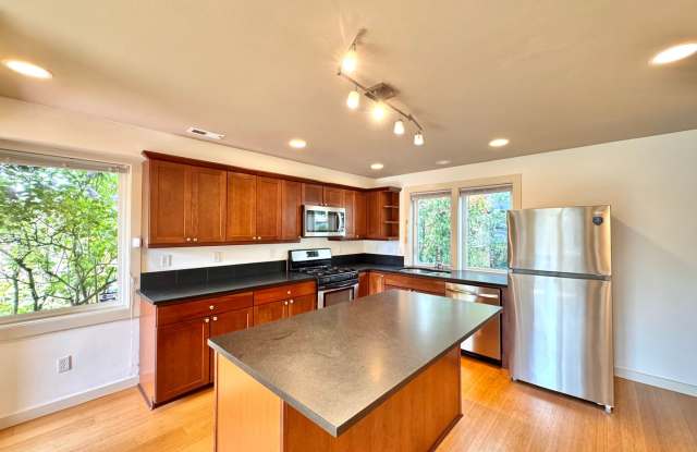 Convenient Northgate 3B Townhome photos photos