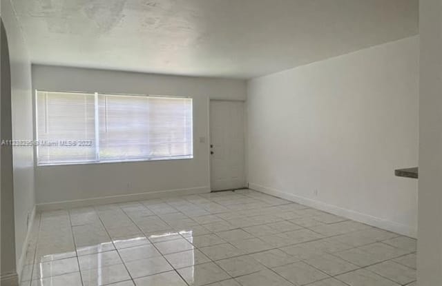 835 Twin Lakes Dr - 835 Twin Lakes Dr, Coral Springs, FL 33071