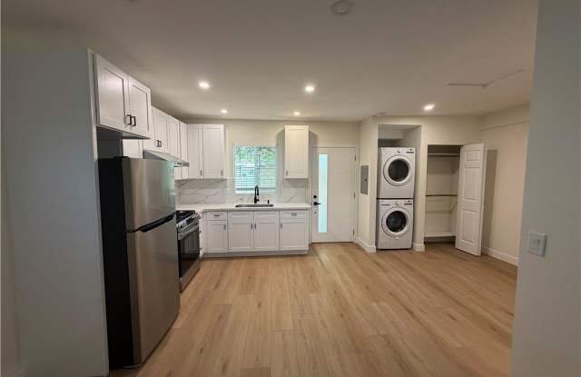7818 Amestoy Avenue Gallery 4