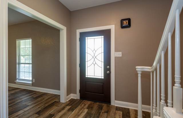 Spacious 6-Bedroom Beaumont Home with 3 Baths & 2-Car Garage Gallery 3