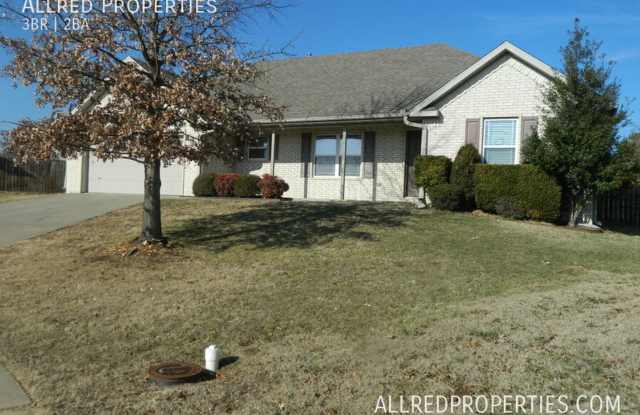 Fall Into Your New Home! 3 Bed, 2 Bath in Springdale Available November photos photos