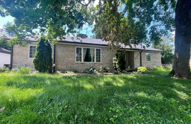 Spacious 3 bedroom 1.5 bathroom House photos photos