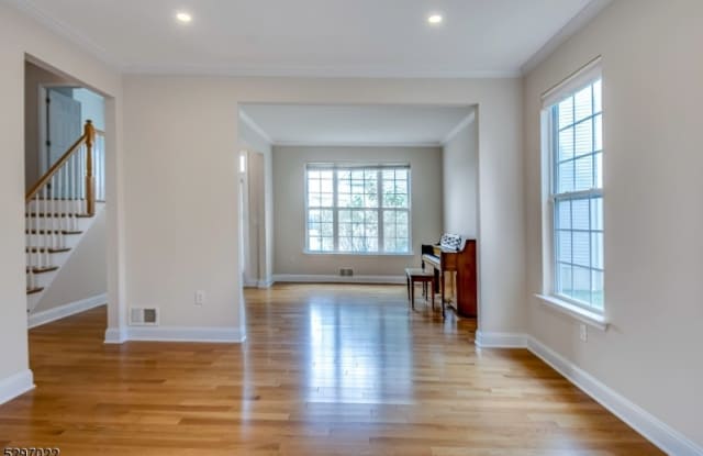 76 Winding Hill Dr Gallery 2