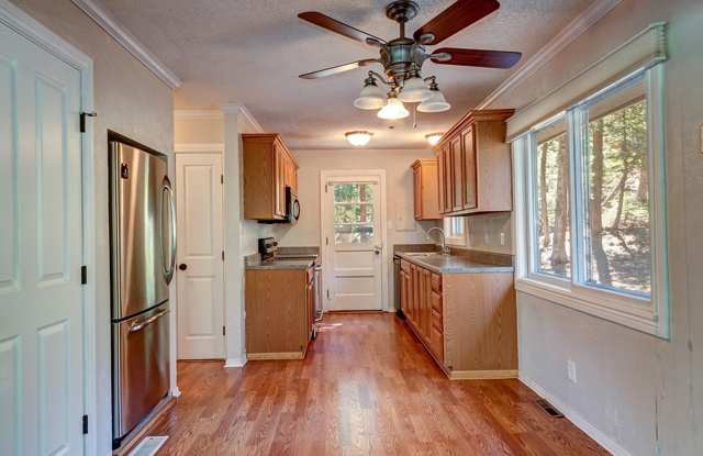 Garage! 4th bedroom or extra living! Cabin in the woods!  Blue River! Gallery 4