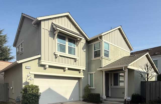 Stunning 3 bedroom and 2.5 bathroom home in McKinley Village! photos photos