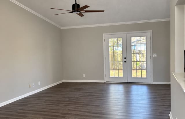 4/2 & fenced in yard! Gallery 3
