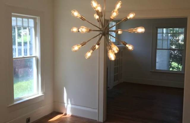 Wonderful Updated Classic Bungalow Walk or Bike to Med School, ETSU & Downtown Johnson City Gallery 4