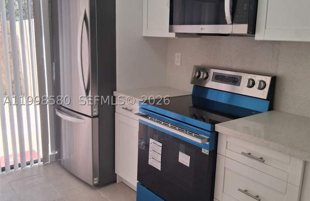 10029 SW 77th Ct Gallery 3