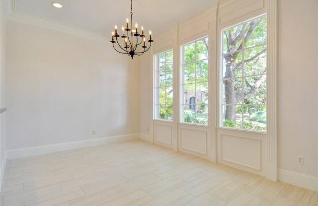 411 Wyndham Gallery 3