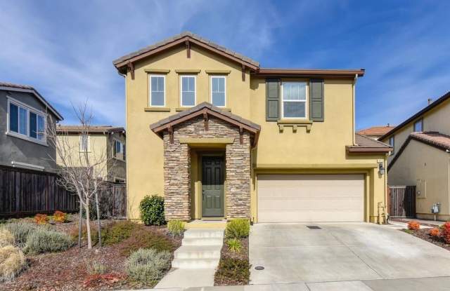 Lovely 3/2.5 in perfect location! photos photos