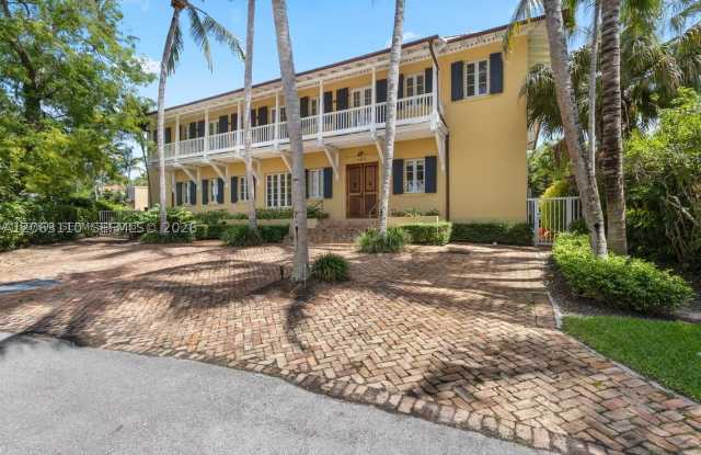 685 Harbor Ln Gallery 1
