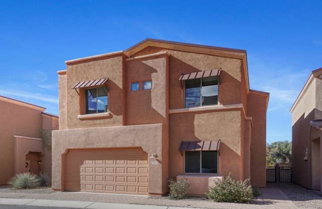 Beautiful 2-Story, 3 Bdrm/2.5 Bath/Den-Close to Riverwalk/Loop Path. photos photos