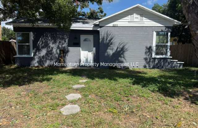 Cute  Cozy 1 Bedroom in Central St. Pete! Apply for FREE This Holiday Season! photos photos