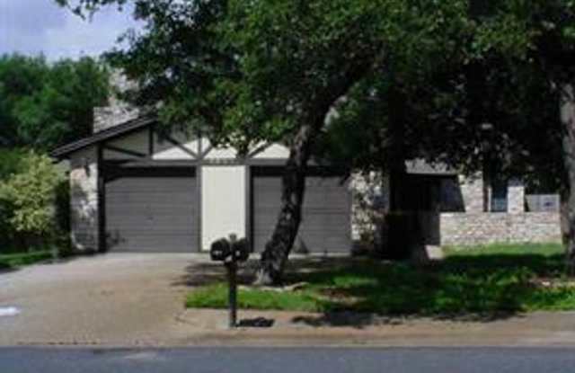 NICE 3 BEDROOM AND 2 BATH DUPLEX IN GREAT LOCATION photos photos