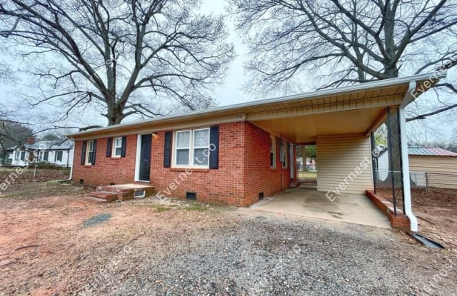 708 Park Dr - 708 Park Drive, Statesville, NC 28677