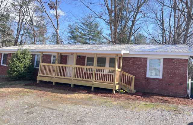 5 Bedroom, 2.5 Bathroom house, Super convenient location! Arden - 30 Bradley Branch Road, Asheville, NC 28704