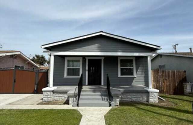 Newly Remodeled 2 bed+ 1.5 bath Single Family House photos photos