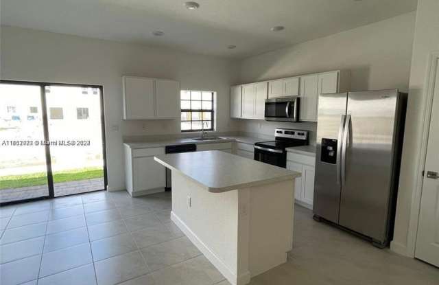 1157 SW 6th Ct Gallery 4