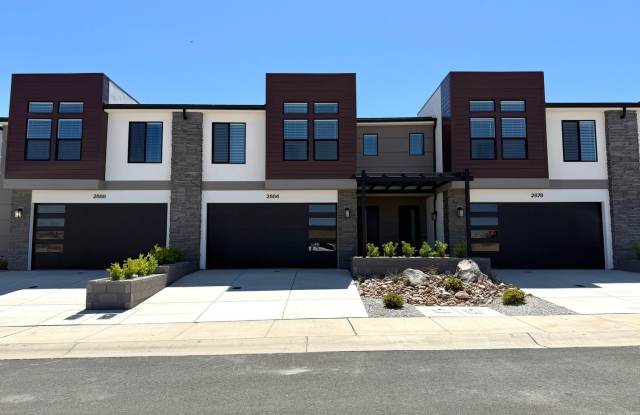Brand-New Desert Vista Townhome - Pool Access - 2871 Sunrider Lane, St. George, UT 84790