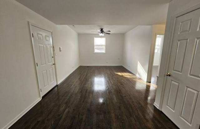 4034 N Milwaukee Avenue, photos photos