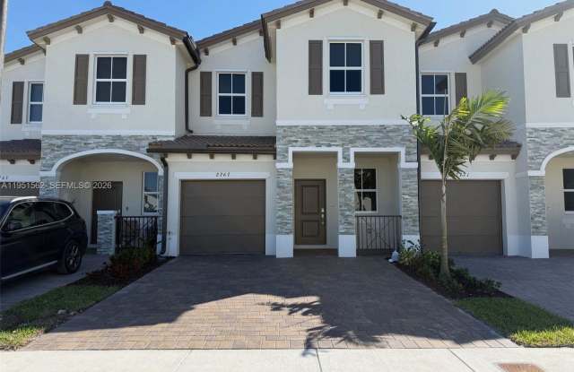 2767 Southeast 25th Avenue photos photos