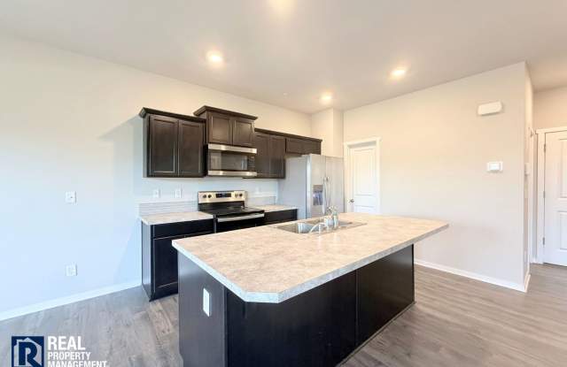 Newer Puyallup Home with Attached Garage & In-Home Laundry! Gallery 3