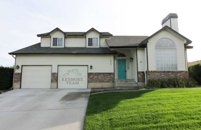 4 Bedroom, 2.5 Bath Home in Kennewick Gallery 1