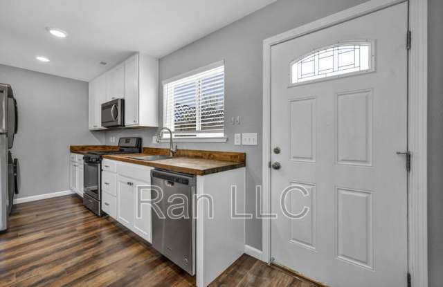 229 W Pueblo Gallery 1
