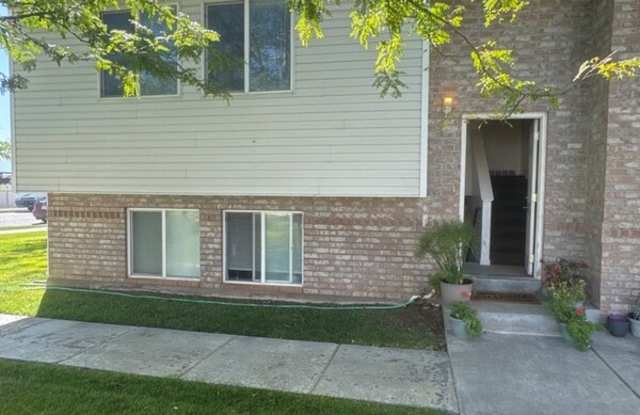 1670 W 100 N photos photos