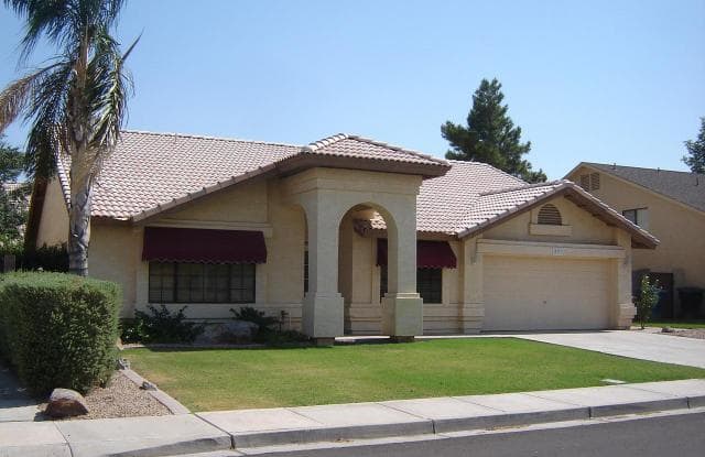 537 W Sierra Madre Ave - 537 West Sierra Madre Avenue, Gilbert, AZ 85233
