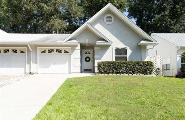 NE Tallahassee Townhome with Community Pool Gallery 1