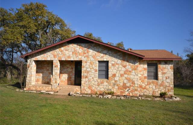3 Bedroom farmhouse nestled on 3.9 acre in Cedar Park - 217 Thompson Street, Cedar Park, TX 78613