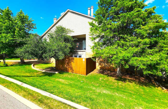 Super Cute Condo in the Ashbriar Village Condo close to Lake Hefner photos photos