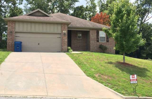 3 Bedroom 2 Bath 2 Car Garage Ranch - 2-minute drive to East Elementary - 2106 East Samuel J Street, Ozark, MO 65721