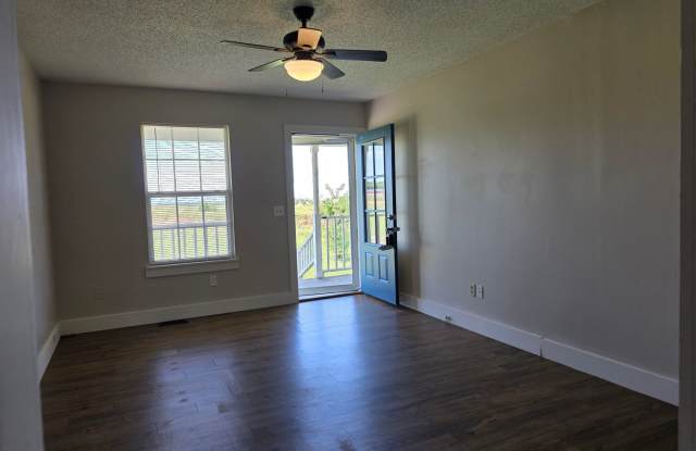 Close to I-24 and Fort Campbell Gallery 3