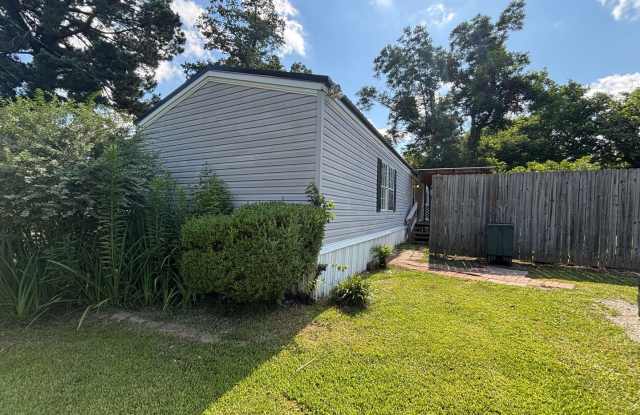 4 BEDROOM HOME WITH NEW FLOORING - 4971 Albany Road, Caddo County, LA 71107
