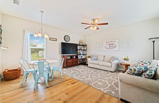 1109 W Nelson Avenue Gallery 3