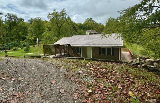 Spacious Home With Country Charm 5 Minutes From Downtown Blacksburg Gallery 1