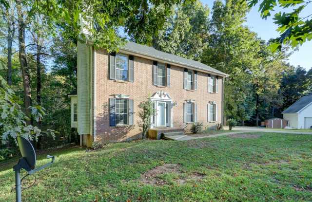 Country Living yet close to it all. Gallery 3
