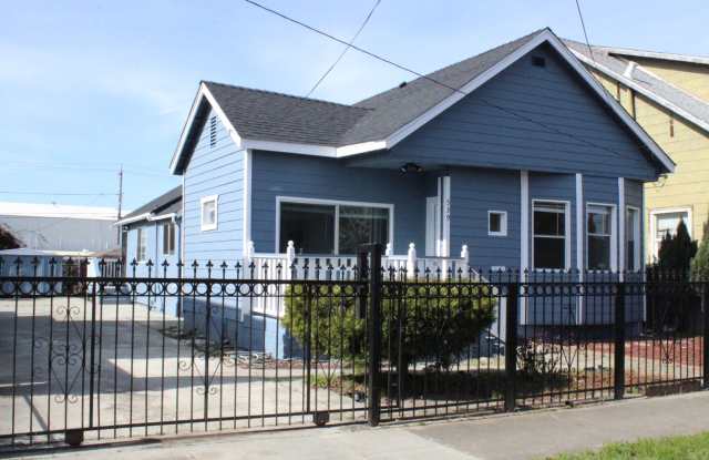 **COMING SOON** Adorable 3 Bedroom Plus Bonus, 2 Bathroom Single Family Home in Richmond - 539 3rd Street, Richmond, CA 94801