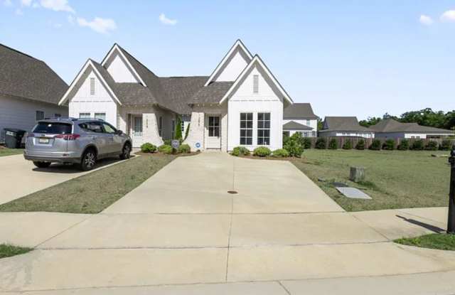 Charming 2 Bed / 2 Bath Cottage Living at Fox Chase photos photos