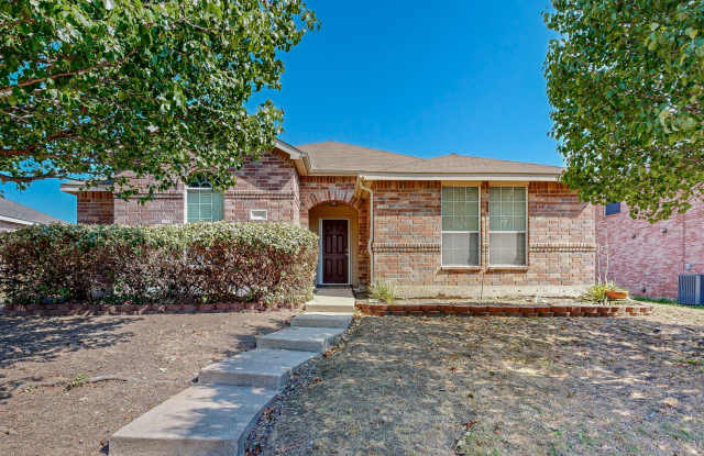 Charming Three-Bedroom Home in the Heart of Royse City - 308 Singleton Drive, Royse City, TX 75189